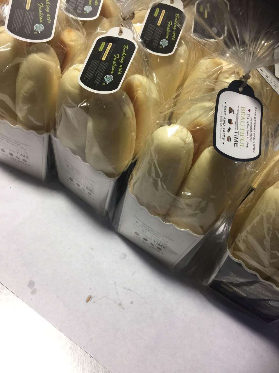 魂?duì)繅?mèng)縈的白面包，終于出現(xiàn)了。白面包，愛(ài)的就是你，我選擇，我喜歡